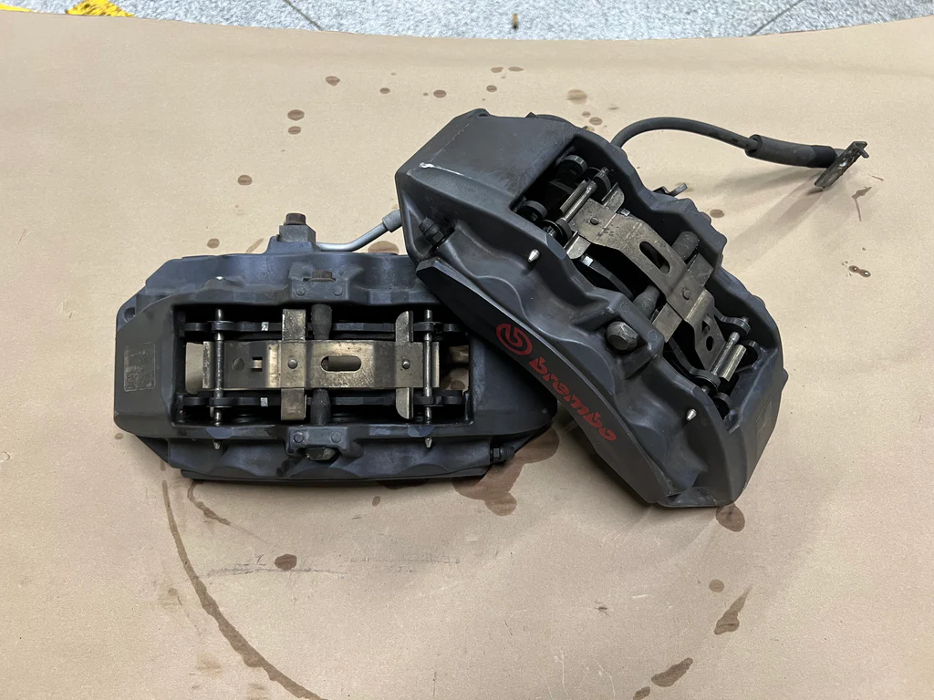 2015-2023 FORD MUSTANG GT FRONT 6 PISTON BREMBO BRAKE CALIPERS